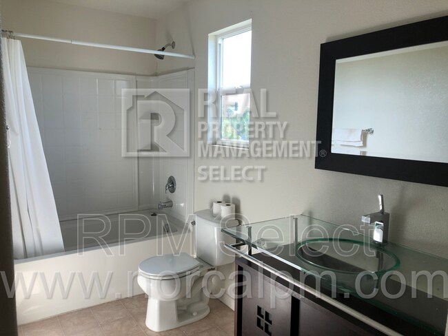 Building Photo - 8893 Robbins Rd