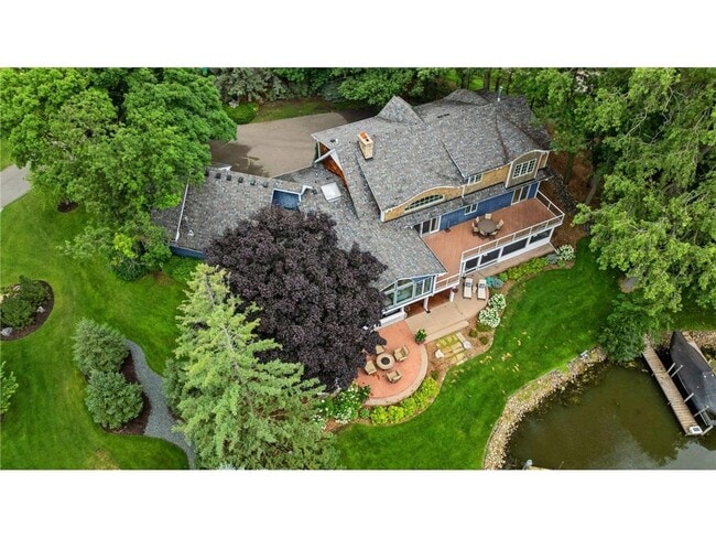 Building Photo - 3135 Shoreline Dr