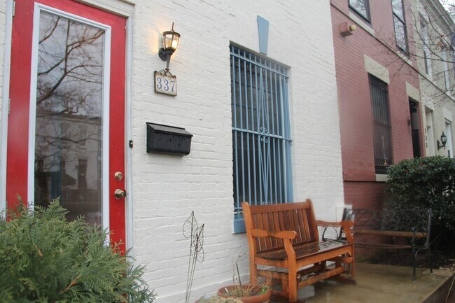 Building Photo - 337 14th St NE