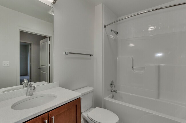 Building Photo - 905 N Jackson St