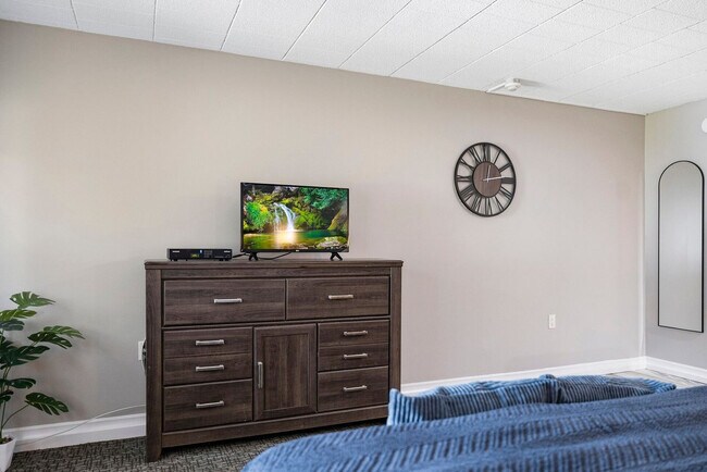 Building Photo - 30 U.S. 9W-SI ID1466753P