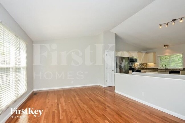 Building Photo - 134 Holly Green Dr
