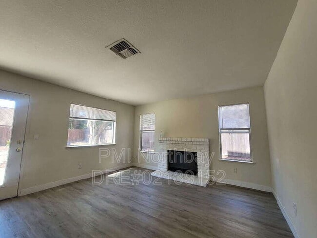 Building Photo - 937 Iron Dr