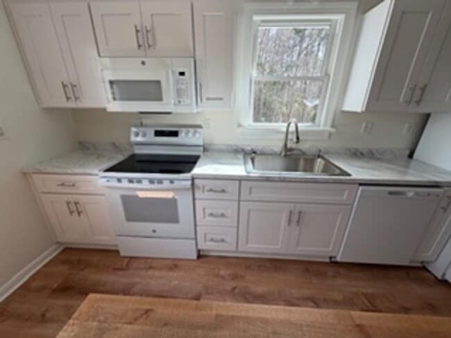 Building Photo - 3 bedroom long term Rental in Manteo