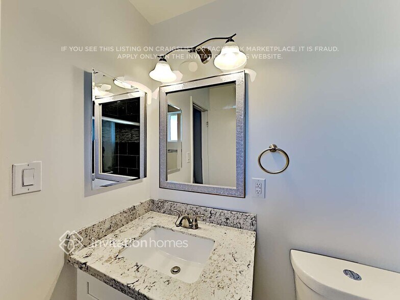 Building Photo - 420 E Hermosa Dr