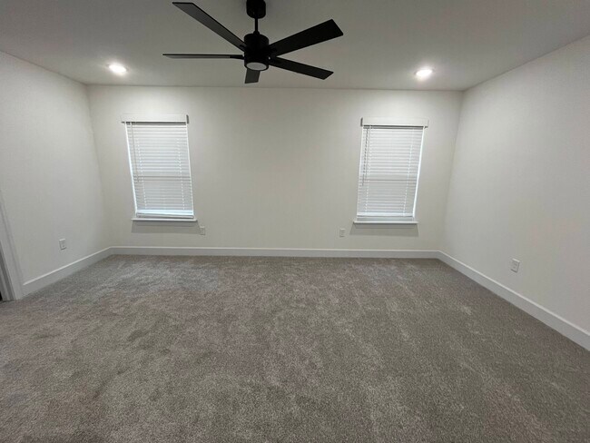 Building Photo - 3201 SW Lovely Ln