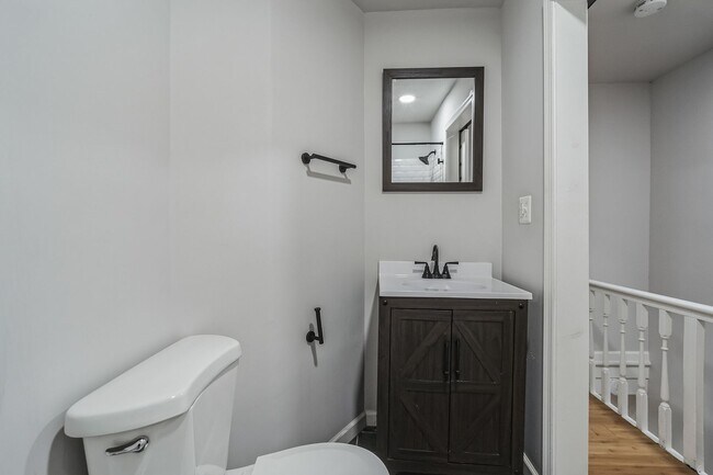 Building Photo - 3 Bedroom 1 Bathroom House for Rent