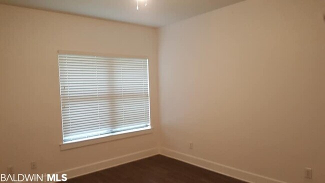 Building Photo - 210 Cody Ln