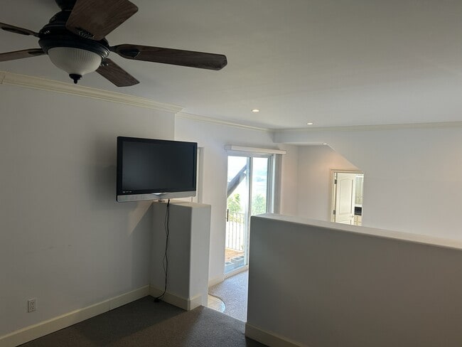 Building Photo - 8120 Billowvista Dr