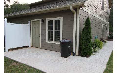 Building Photo - 637 Mineral Springs Rd