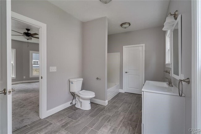 Building Photo - 137 St Mary St