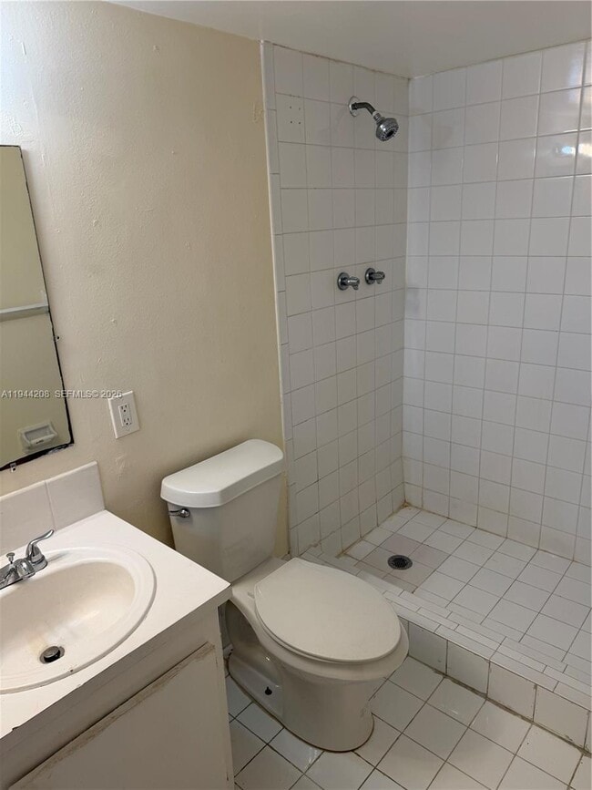 Building Photo - 15221 NE 6th Ave