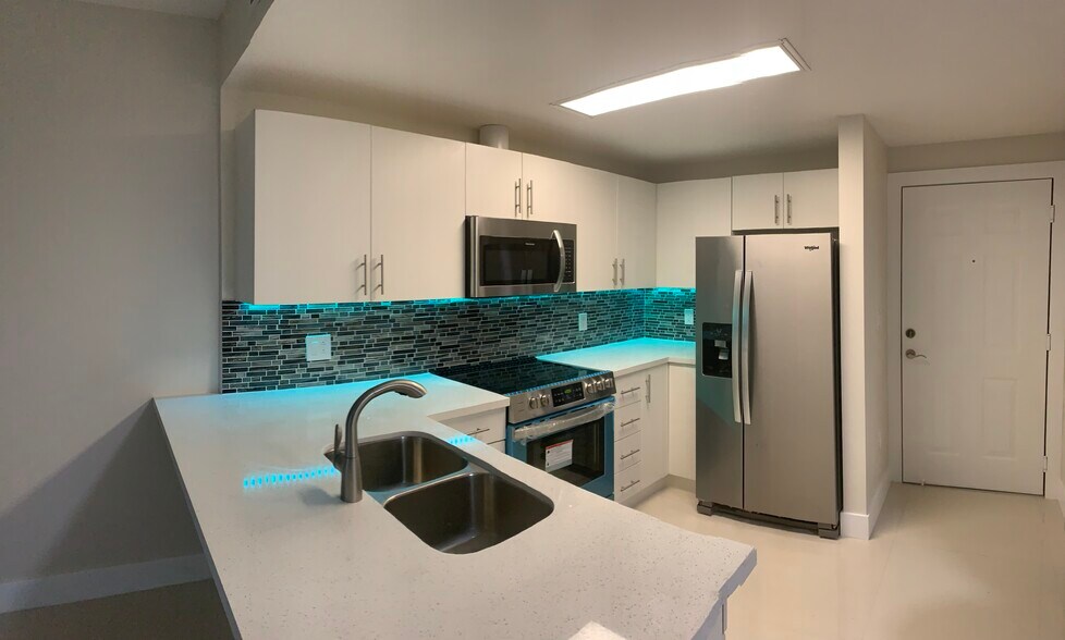 Primary Photo - 3410 Coral Way