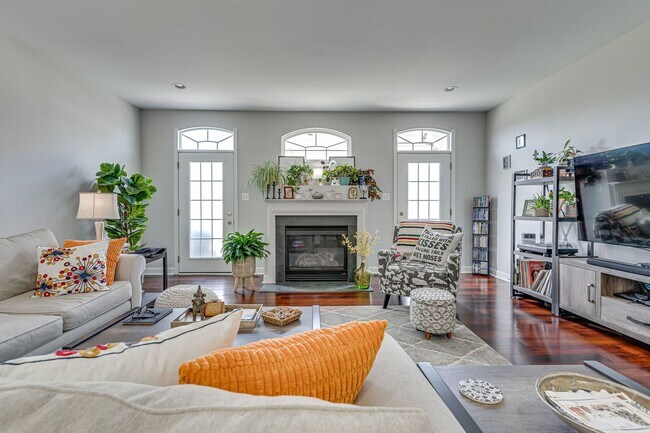 Building Photo - Belmont Bay Beauty! Three level two car ga...