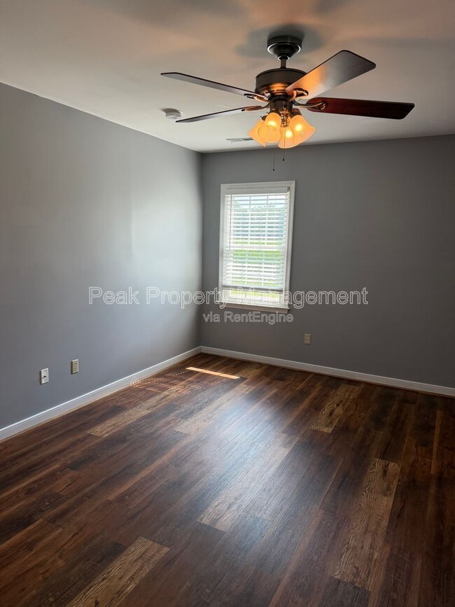 Building Photo - 6294 Simi Ct