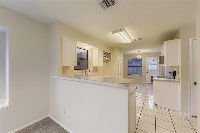 Building Photo - 325 Leisure Ln