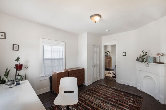 Building Photo - 2 BR/ 2 BA Historic Church Hill Home. Available February 10th!