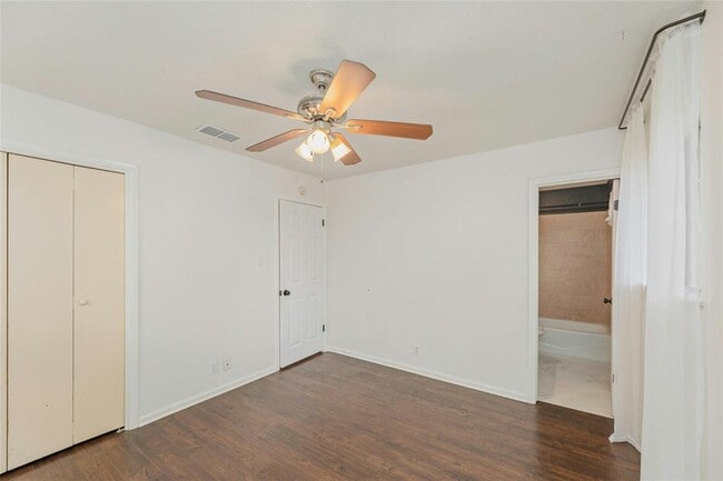 Building Photo - 801 E 3rd St