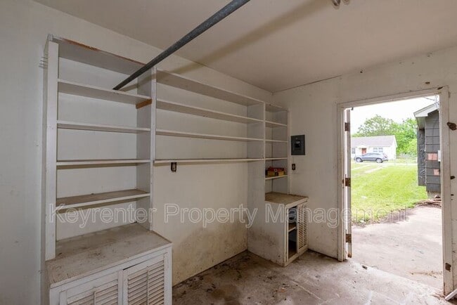 Building Photo - 526 S 39th W Ave