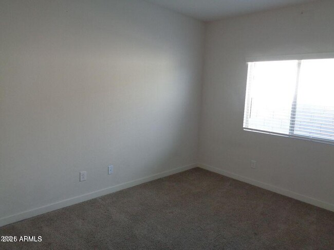 Building Photo - 42400 W Paseo Dr