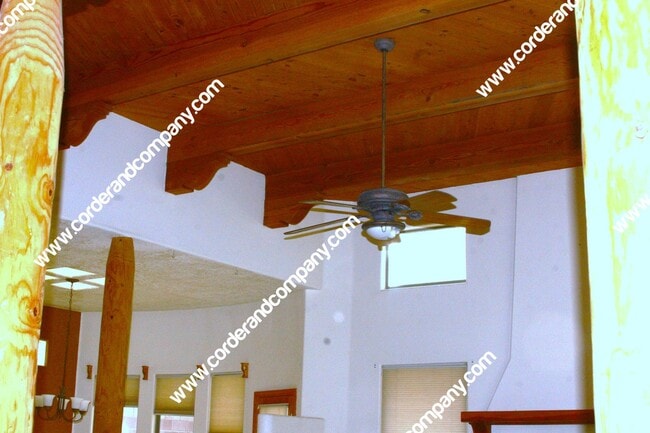Building Photo - Beautiful 4 Bedroom, 2 Bathroom, 2 Car Gar...