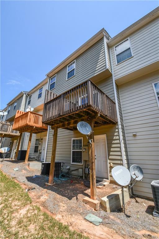 Building Photo - 2201 Landing Walk Dr