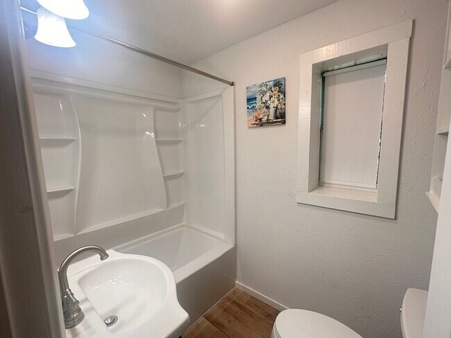 Building Photo - 2/1 Energy Efficient Cottage in Cantonment