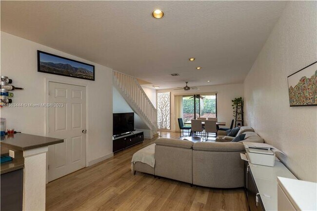 Building Photo - 4154 Forest Dr