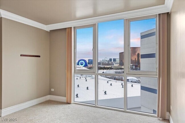 Building Photo - 2877 Paradise Rd