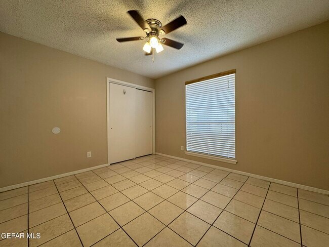 Building Photo - 701 Espolon Dr