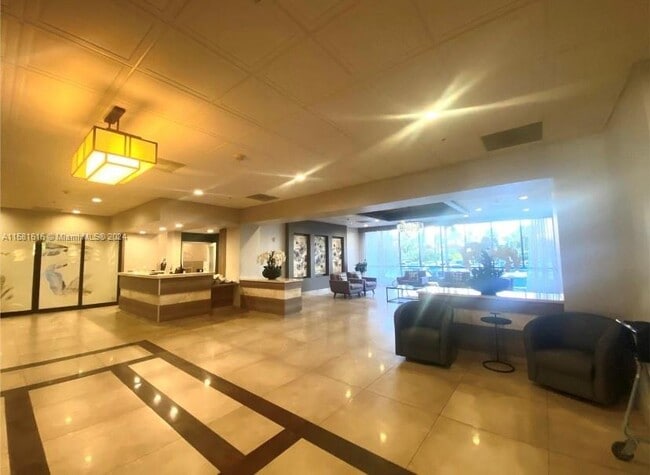 Building Photo - 3731 N Country Club Dr