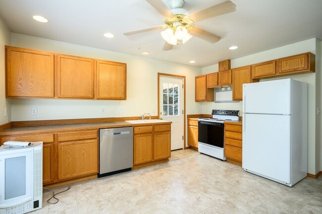 Building Photo - EDD1411