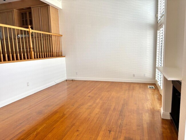 Building Photo - Welcome to this stunning 2 bedroom 2.5 bat...