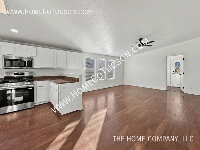 Building Photo - 5840 E Dakota Rd