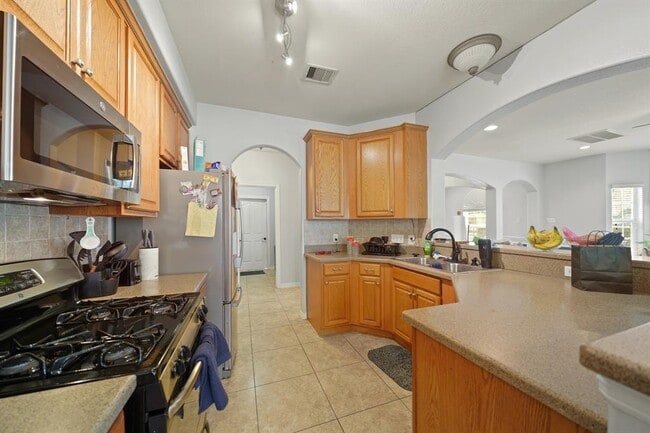 Building Photo - 6426 E Linpar Ct