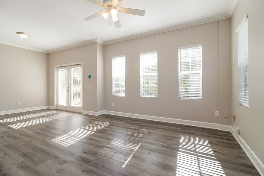 Building Photo - 6516 Quiet Pool Ct