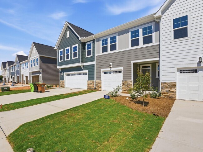 Building Photo - 214 Deercroft Dr