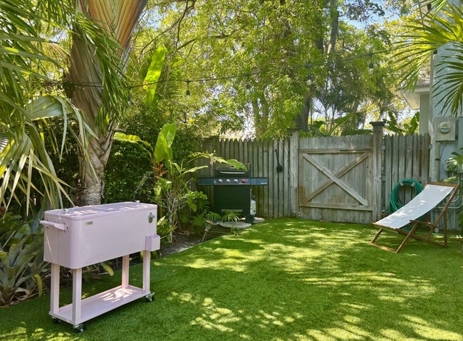 Building Photo - 446 27th St