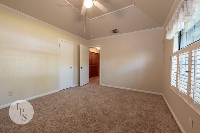 Building Photo - Woodward Park Home, 3BR/2BA, Pool, Spa, Gr...