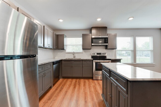 Building Photo - 8635 Sunderland Rd