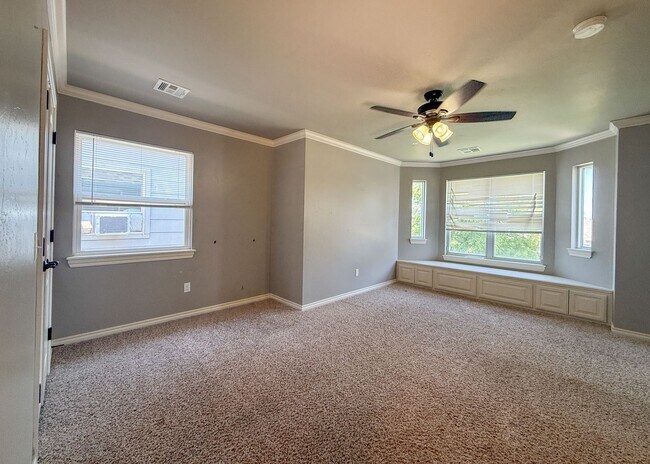 Building Photo - 5 Bedrooms | 3 Bathrooms | 2 Car Garage | Moore Schools