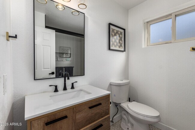 Building Photo - 4138 W Dahlia Dr