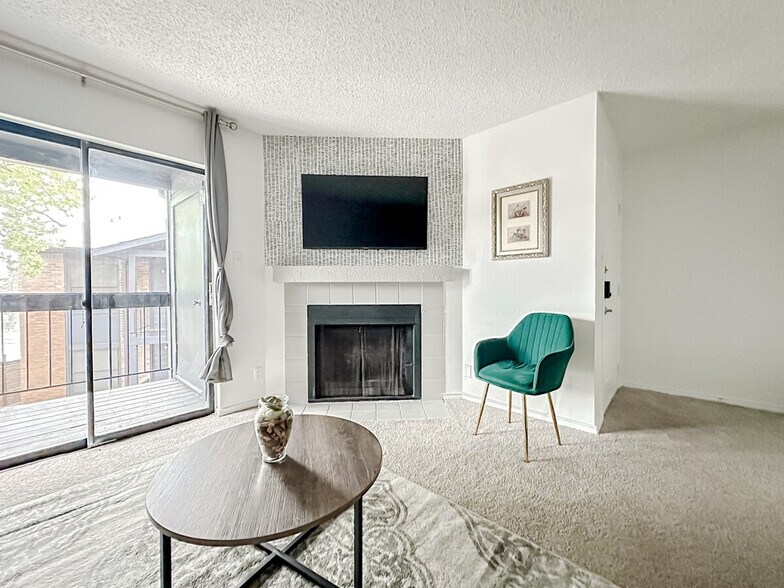 Building Photo - 1071 Clayton Ln