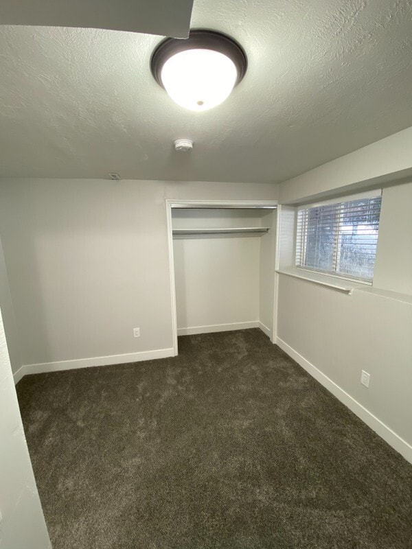 Building Photo - 586 E 150 S