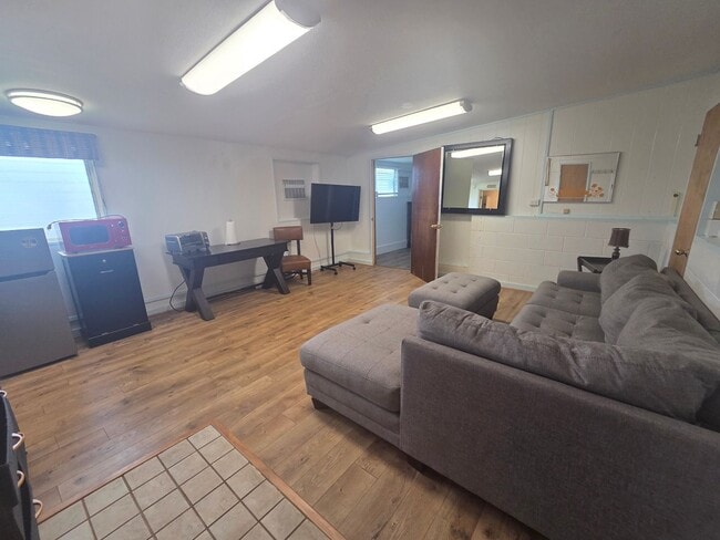 Building Photo - 75 Loha St