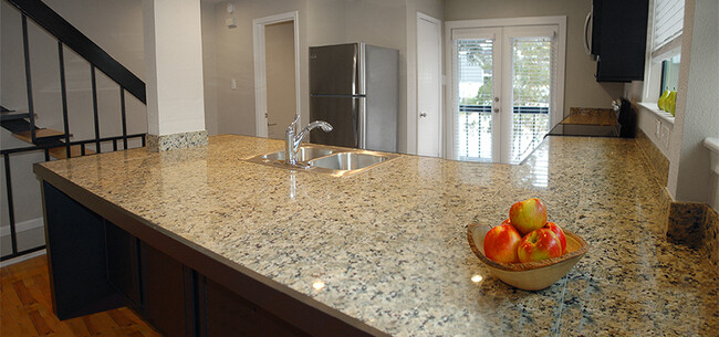 Huge kitchen island - 8710 Park Ln