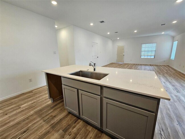 Building Photo - 8011 Eagle Crk Ln