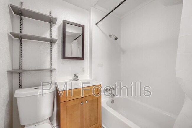 Building Photo - 420 Fox St