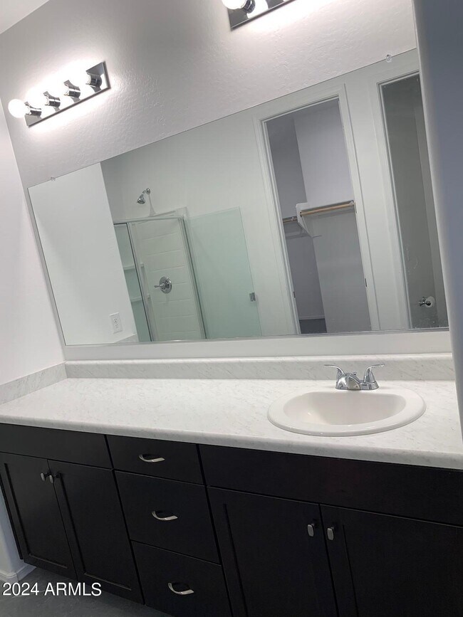 Building Photo - 345 E Caribbean Dr