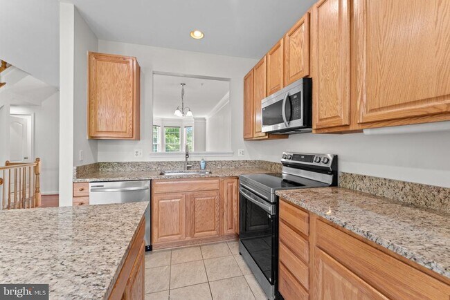 Building Photo - 702 Anoosh Ct